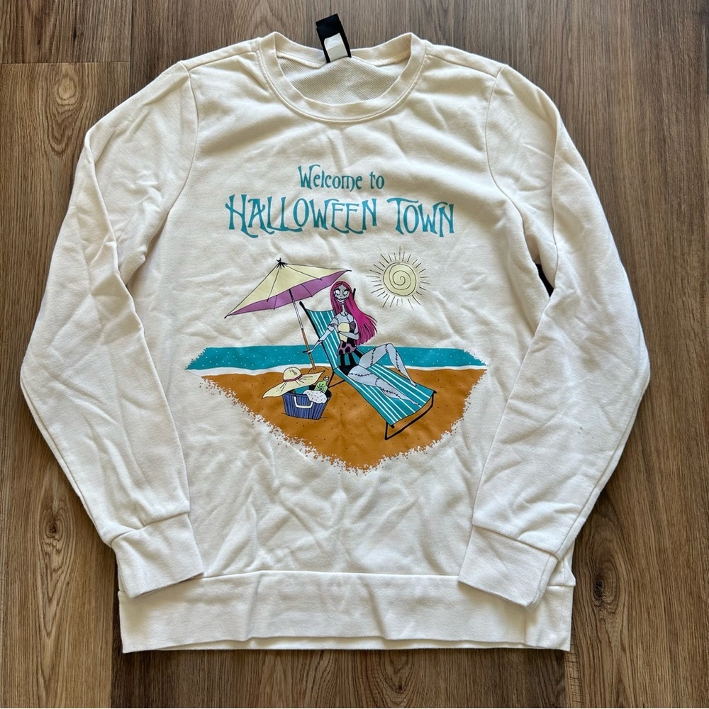 Disney Nightmare Before Christmas‎ Sweatshirt Small Halloween town Sally Beach